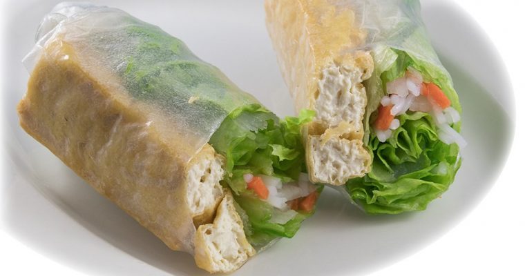 Đậu hũ chiên cuốn  Vegetarian salad roll with crispy tofu