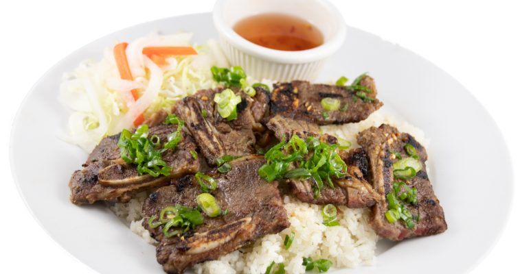 Cơm sườn bò – Barbequed beef short rib with rice