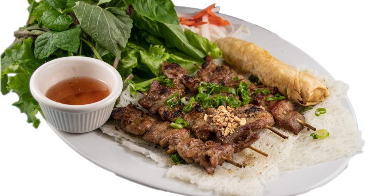 Bánh hỏi thịt nướng,chả giò rau sống  – Grilled pork on a skewer, a spring roll with special  Vietnamese woven fine rice noodle bundles